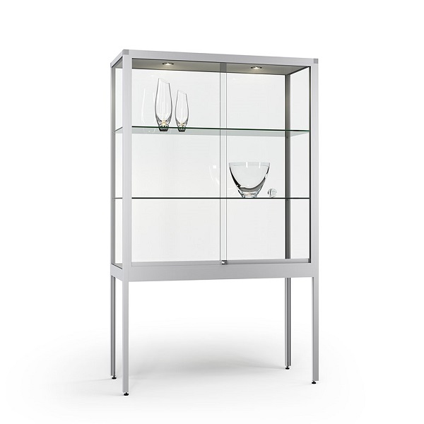 Hochvitrinen auf Beinen und Ständer - die Schulvitrine, abschließbar, Brandschutz, Unfallschutz, stehend, mit Beleuchtung, Glasvitrine, Vitrine Glas, Standvitrine, Vitrine, Vitrinen Hochvitrine